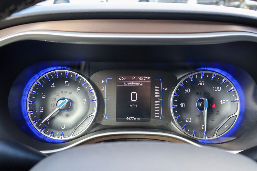 Used 2022 Chrysler Voyager LX FWD image 14