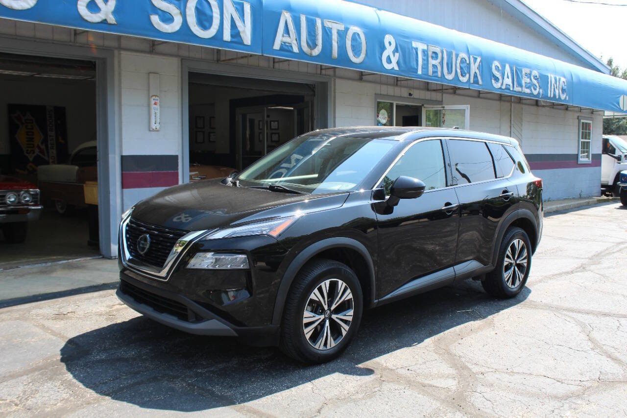 Used 2021 Nissan Rogue SV image 2