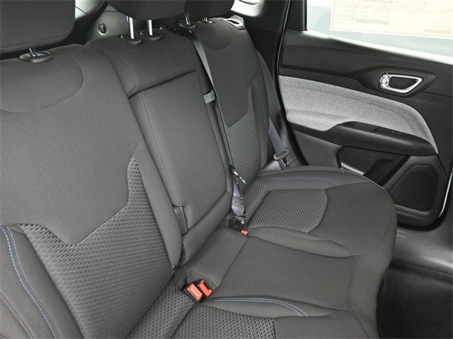 Used 2025 Jeep Compass Sport image 16