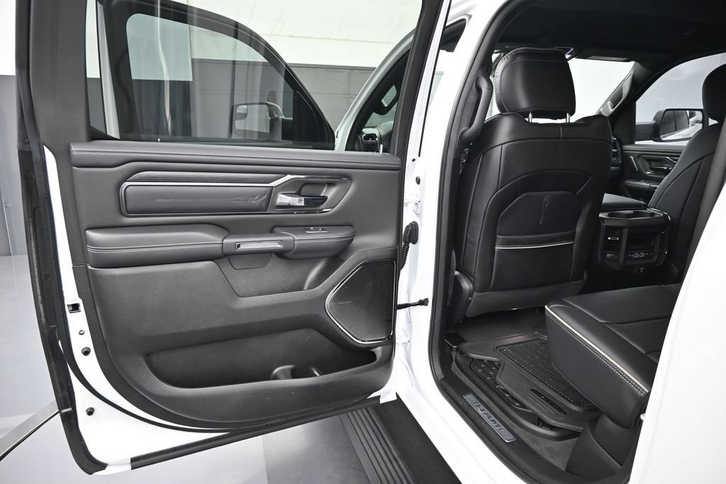 Used 2024 RAM 1500 Limited AWD/4WD image 10