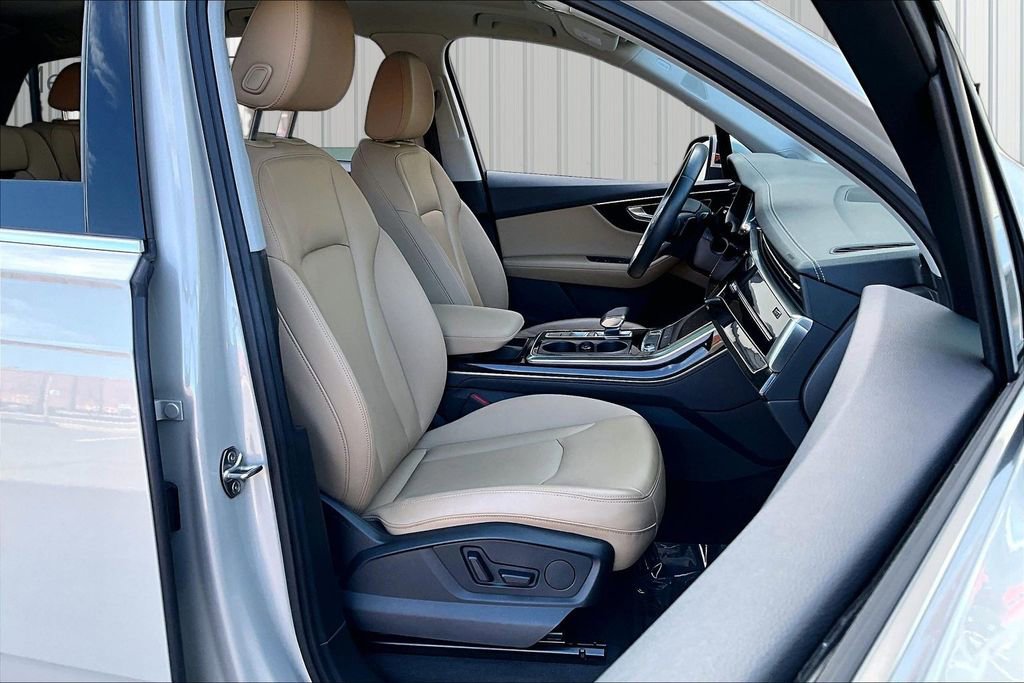 Used 2023 Audi Q7 3.0T Premium Plus w/ Premium Plus Package AWD/4WD image 27