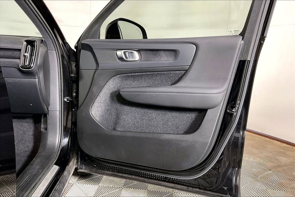 Used 2023 Volvo XC40 Recharge Plus w/ Protection Package Premier AWD/4WD image 23