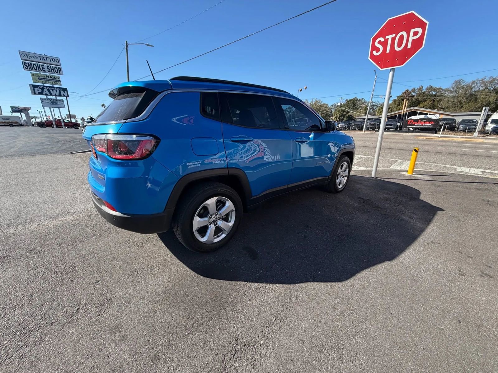 Used 2019 Jeep Compass Latitude FWD image 14