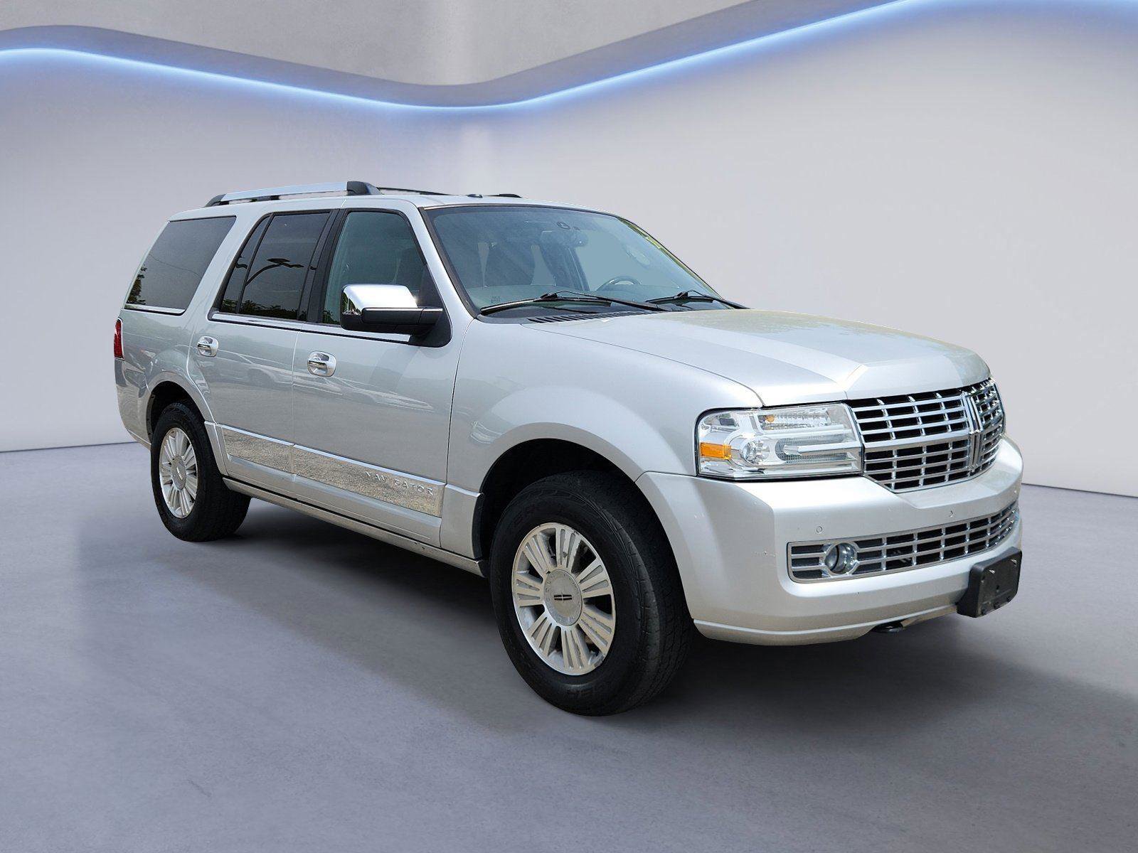 Used 2014 Lincoln Navigator 4WD image 1