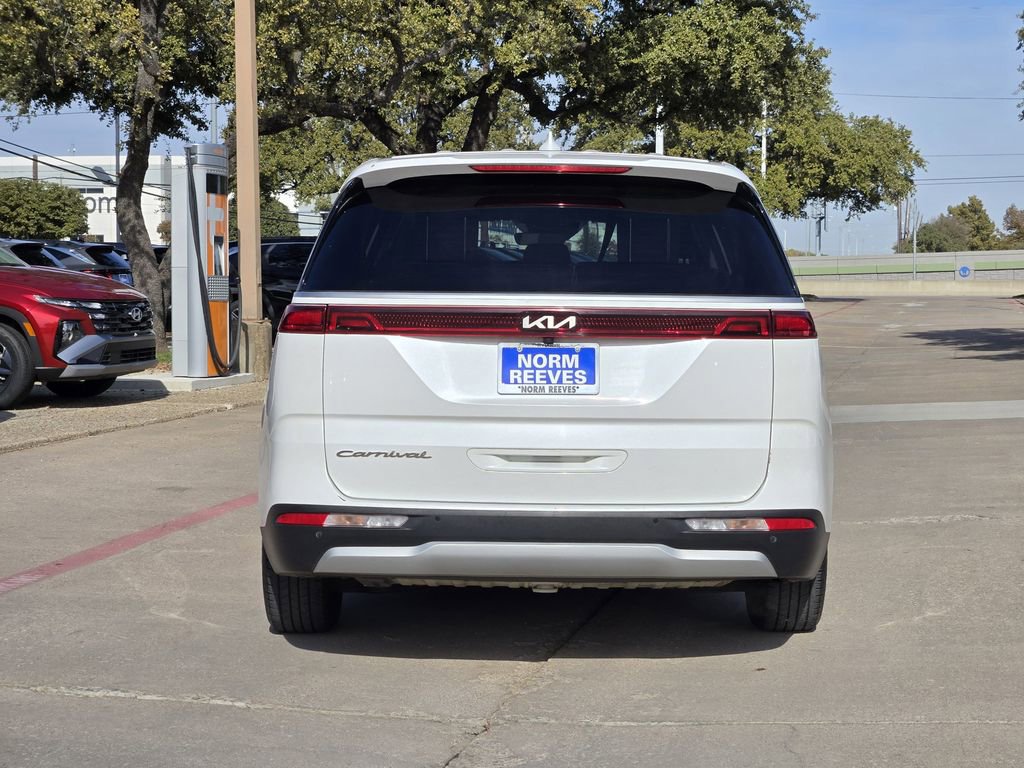 Used 2022 Kia Carnival LX image 6