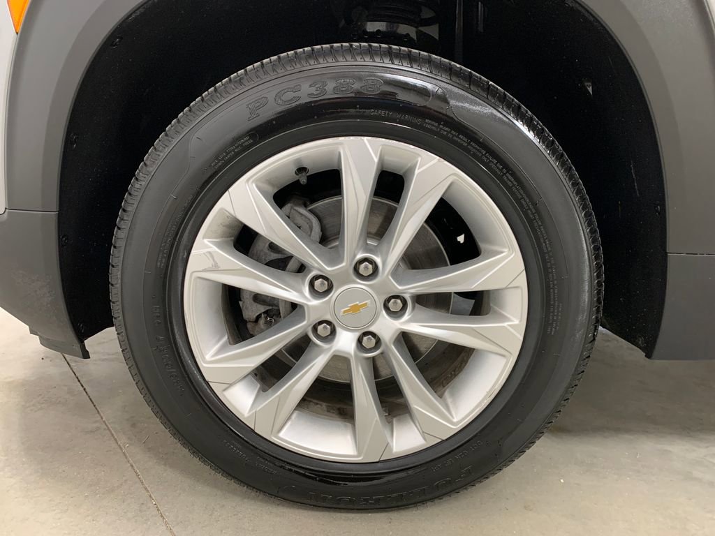 Used 2023 Chevrolet TrailBlazer LS image 2