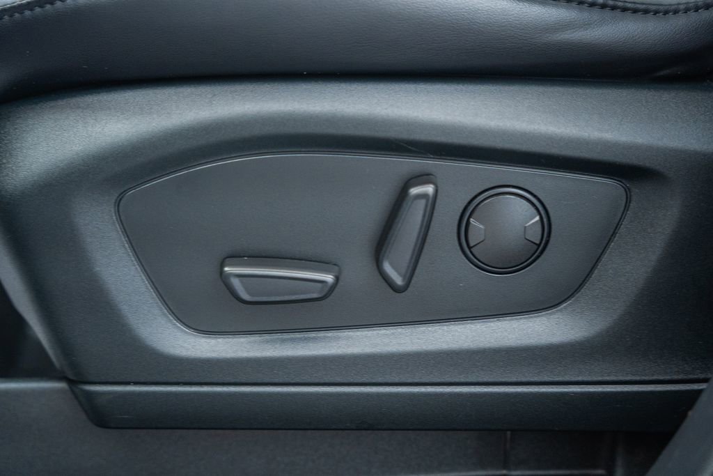 Certified 2021 Ford Explorer XLT w/ Equipment Group 202A image 38