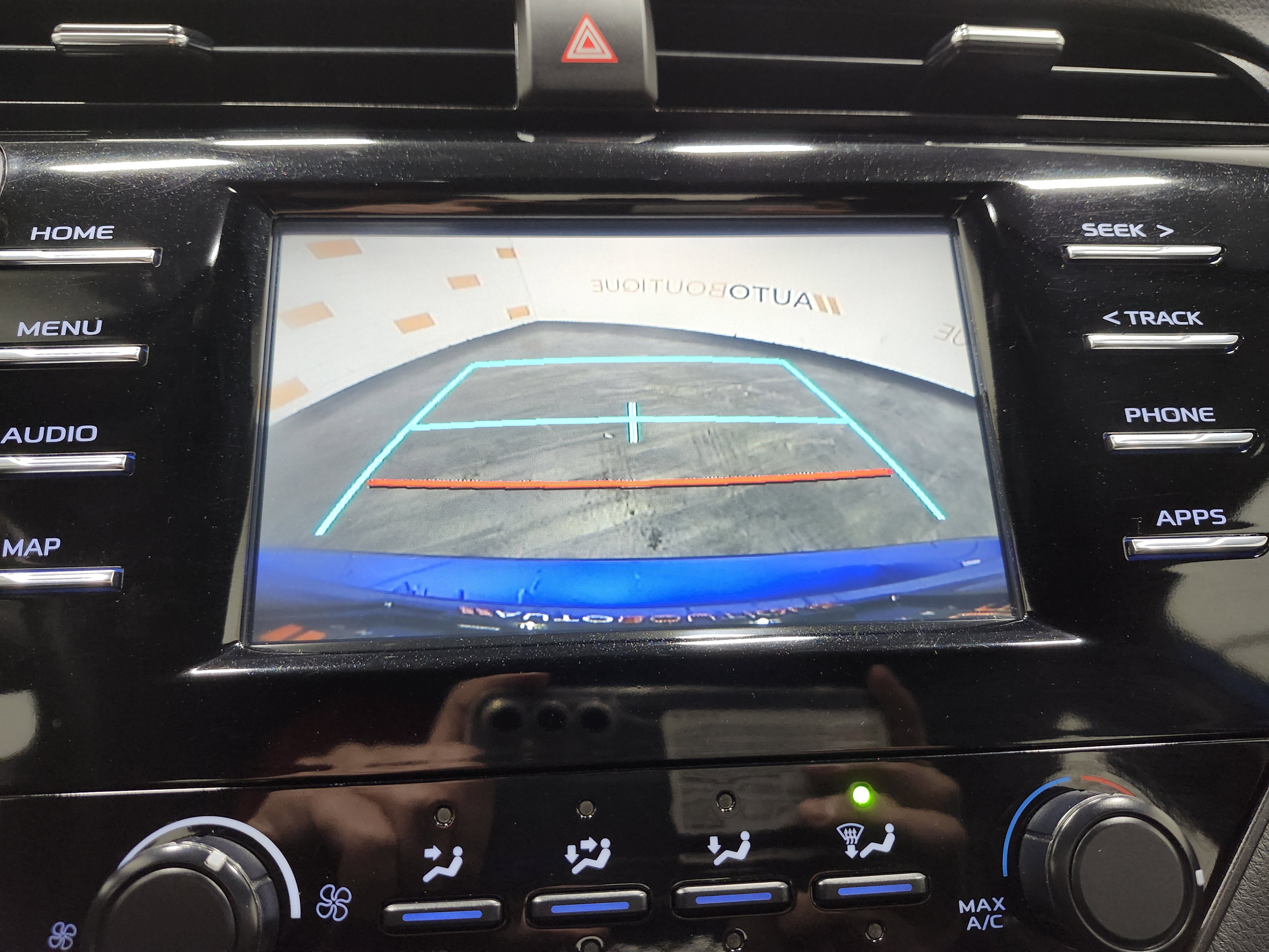 Used 2019 Toyota Camry LE image 2