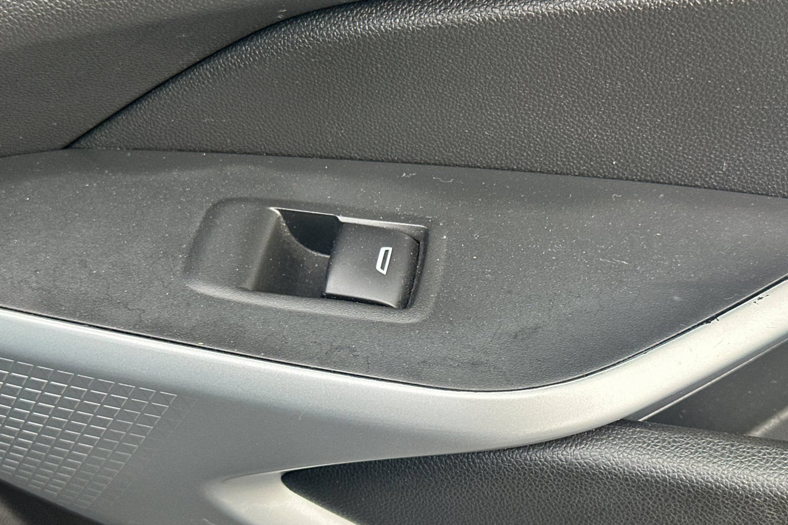 Used 2024 Chevrolet Trax LS FWD image 20