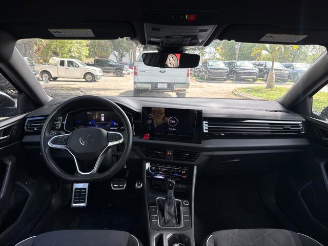 Used 2025 Volkswagen Jetta Sport image 23