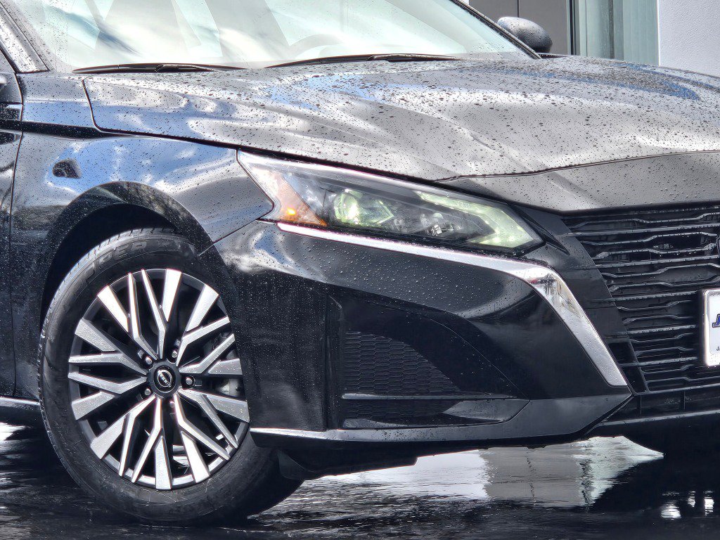 Used 2025 Nissan Altima 2.5 SV FWD image 3