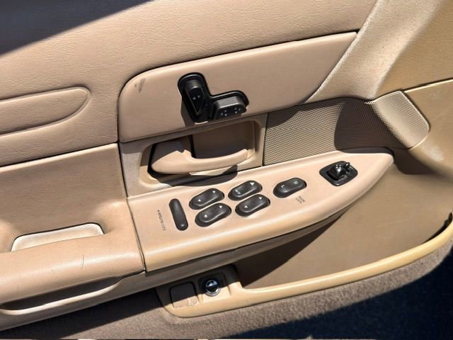Used 1999 Ford Crown Victoria LX RWD image 4