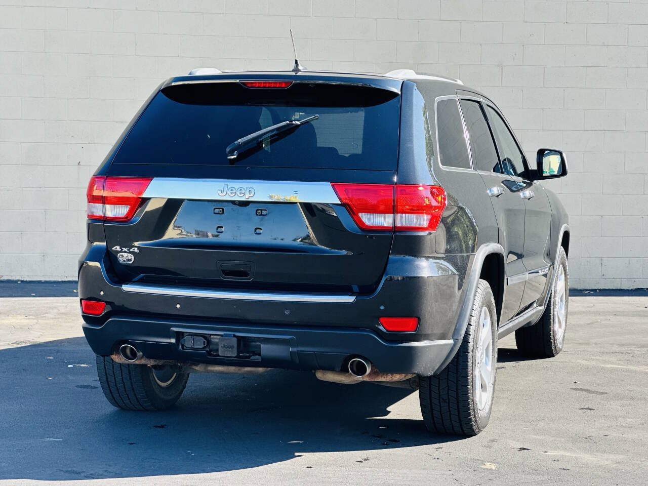 Used 2012 Jeep Grand Cherokee Overland Summit AWD/4WD image 5