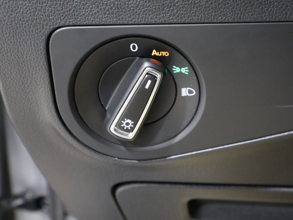 Used 2022 Volkswagen Tiguan SE image 33