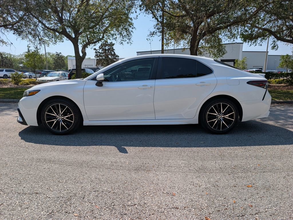 Used 2021 Toyota Camry SE image 4