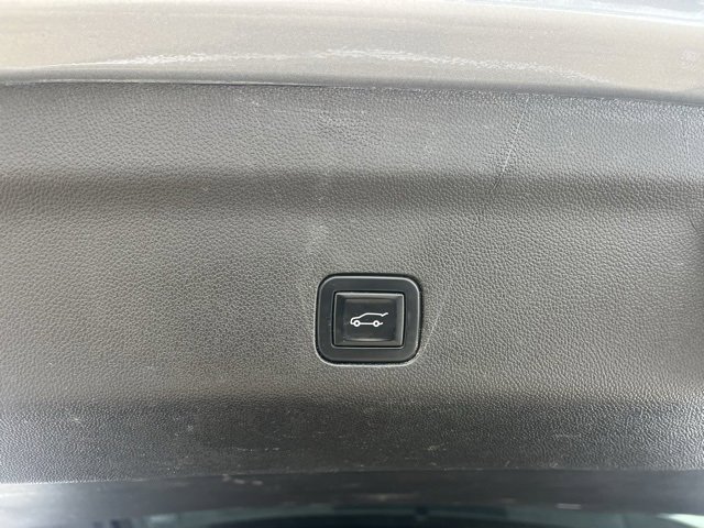 Used 2023 GMC Yukon XL SLT image 40