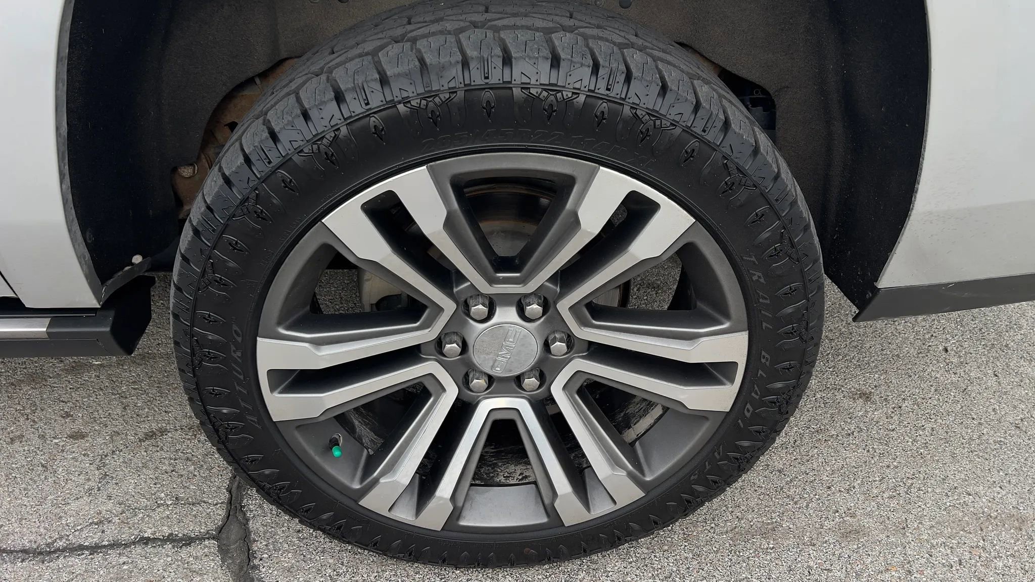 Used 2020 GMC Yukon XL Denali w/ Open Road Package image 16