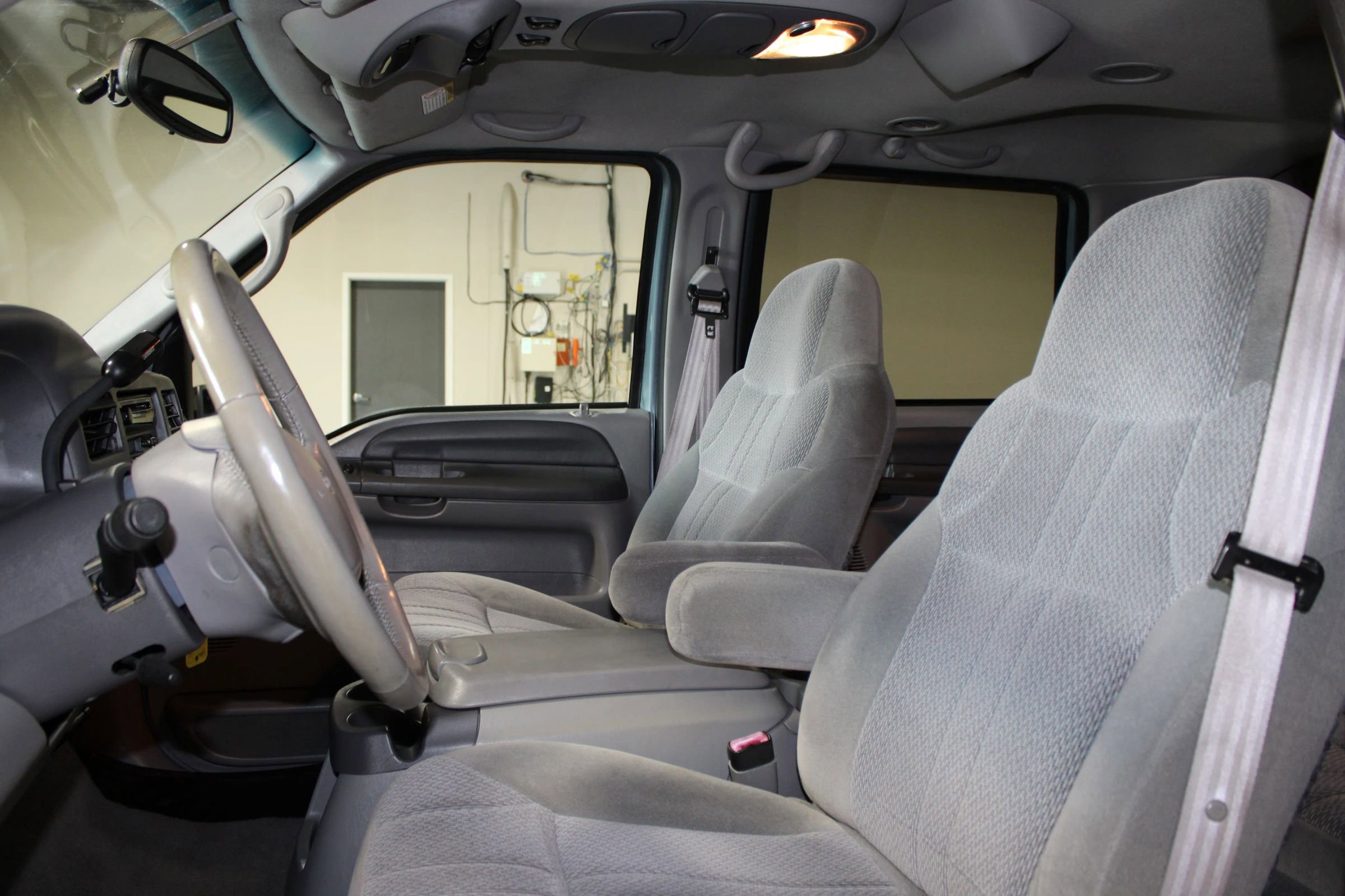 Used 2000 Ford Excursion XLT image 17