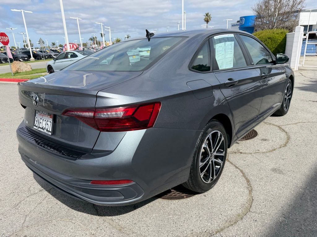 Used 2024 Volkswagen Jetta Sport image 6