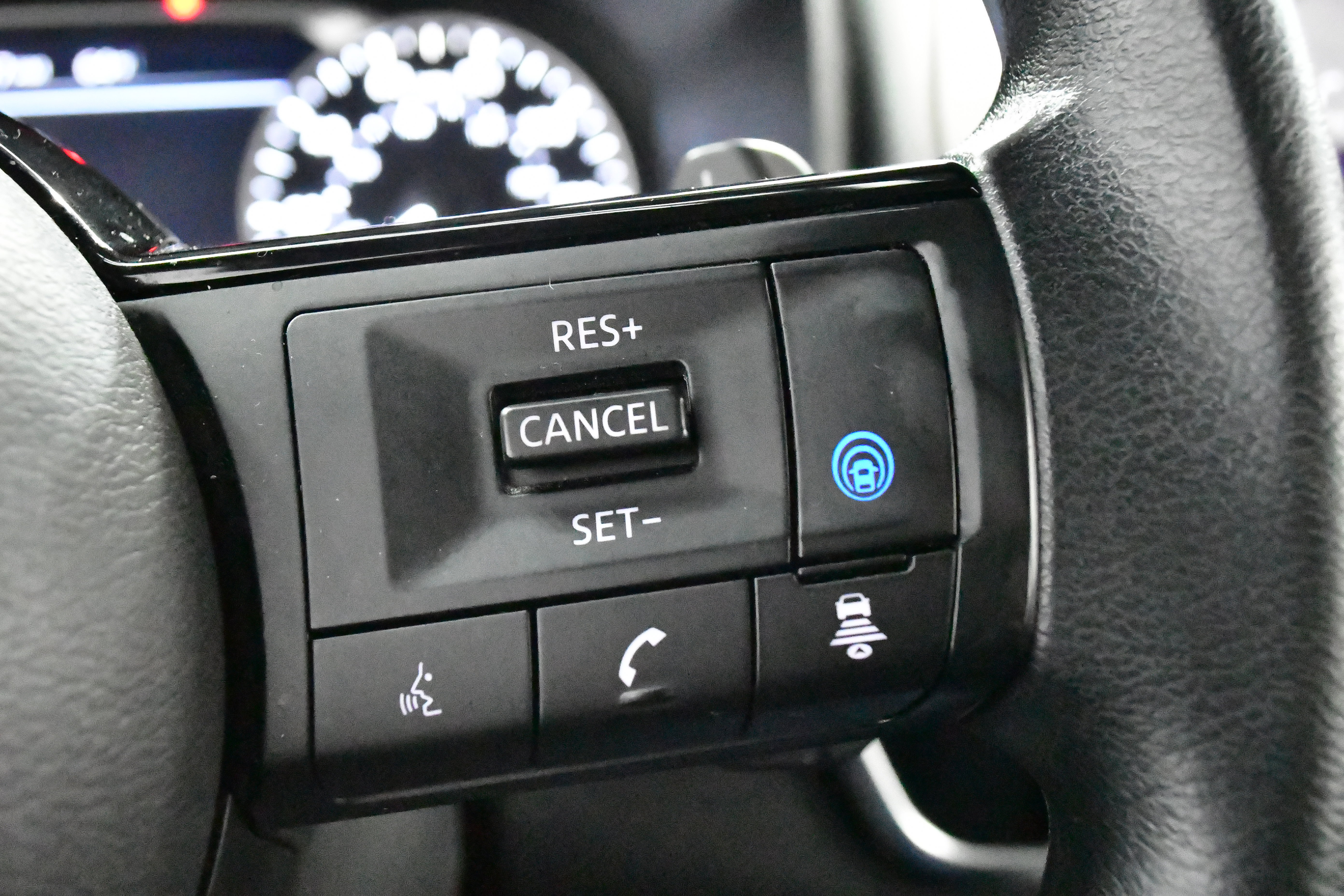 Used 2023 Nissan Rogue SV image 42