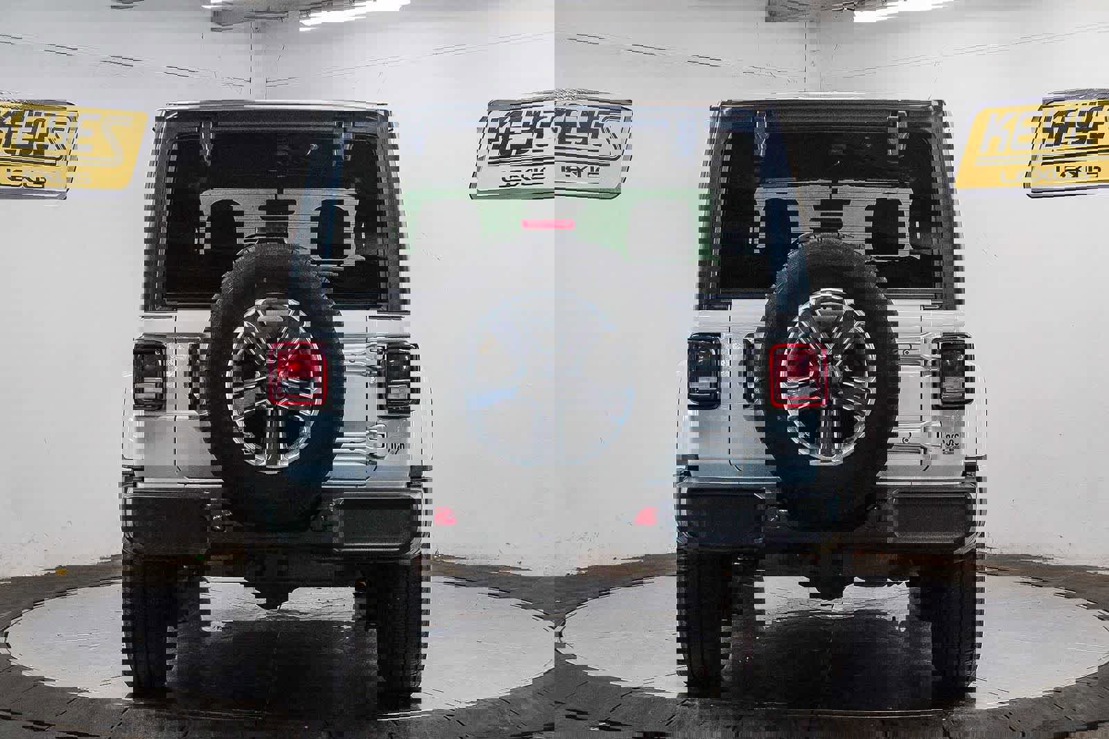 Used 2023 Jeep Wrangler Sahara w/ Cold Weather Group image 3