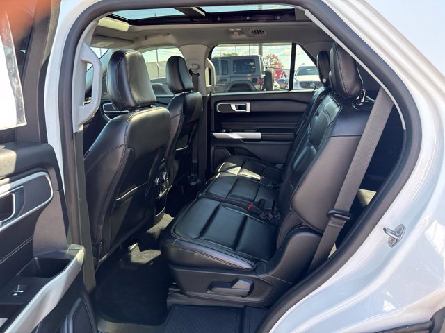 Used 2021 Ford Explorer XLT w/ Equipment Group 202A AWD/4WD image 11