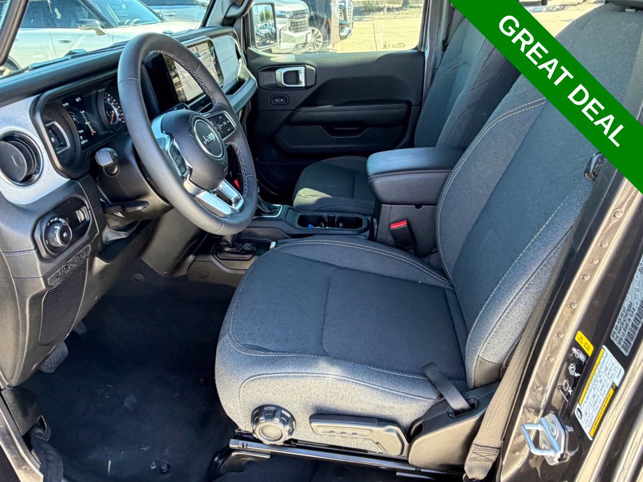 Used 2026 Jeep Wrangler Unlimited Sahara AWD/4WD image 30