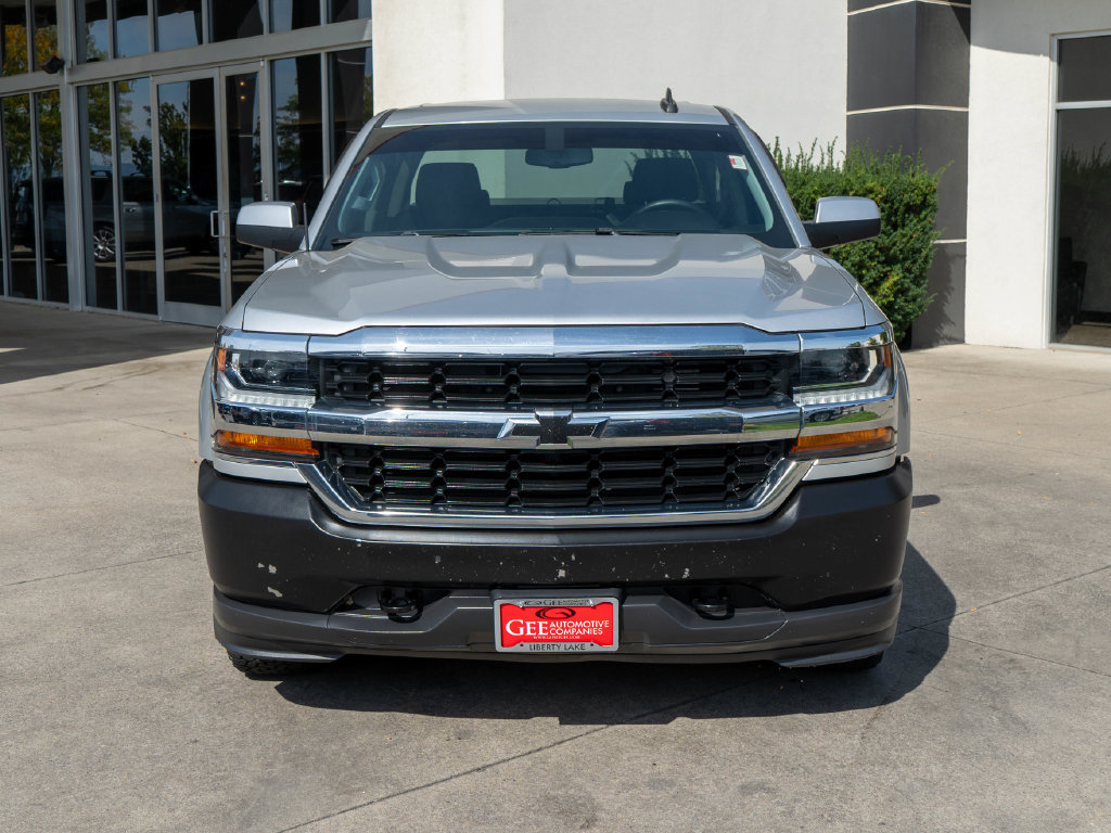 Used 2018 Chevrolet Silverado 1500 LT w/ Trailering Package AWD/4WD image 2