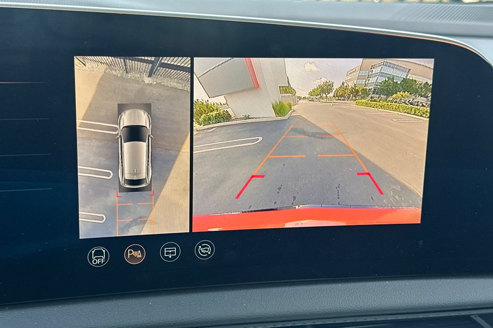 Certified 2025 Cadillac Optiq Sport 2 AWD/4WD image 26
