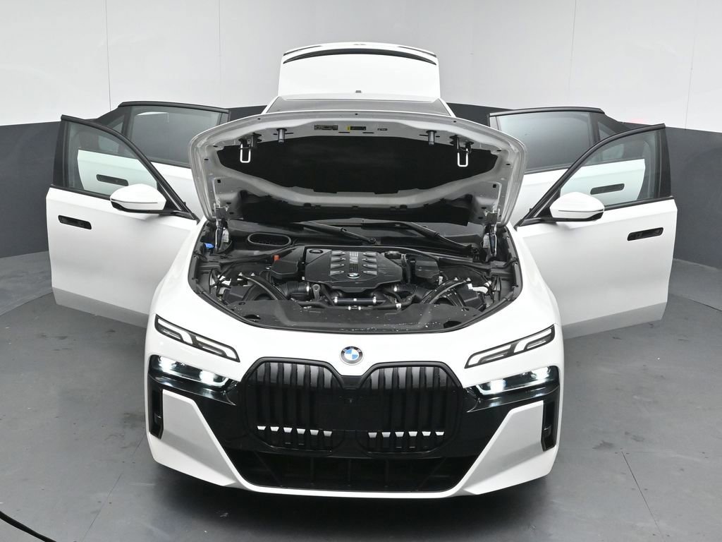 Used 2023 BMW 760i xDrive w/ Luxury Rear Seating Package image 53