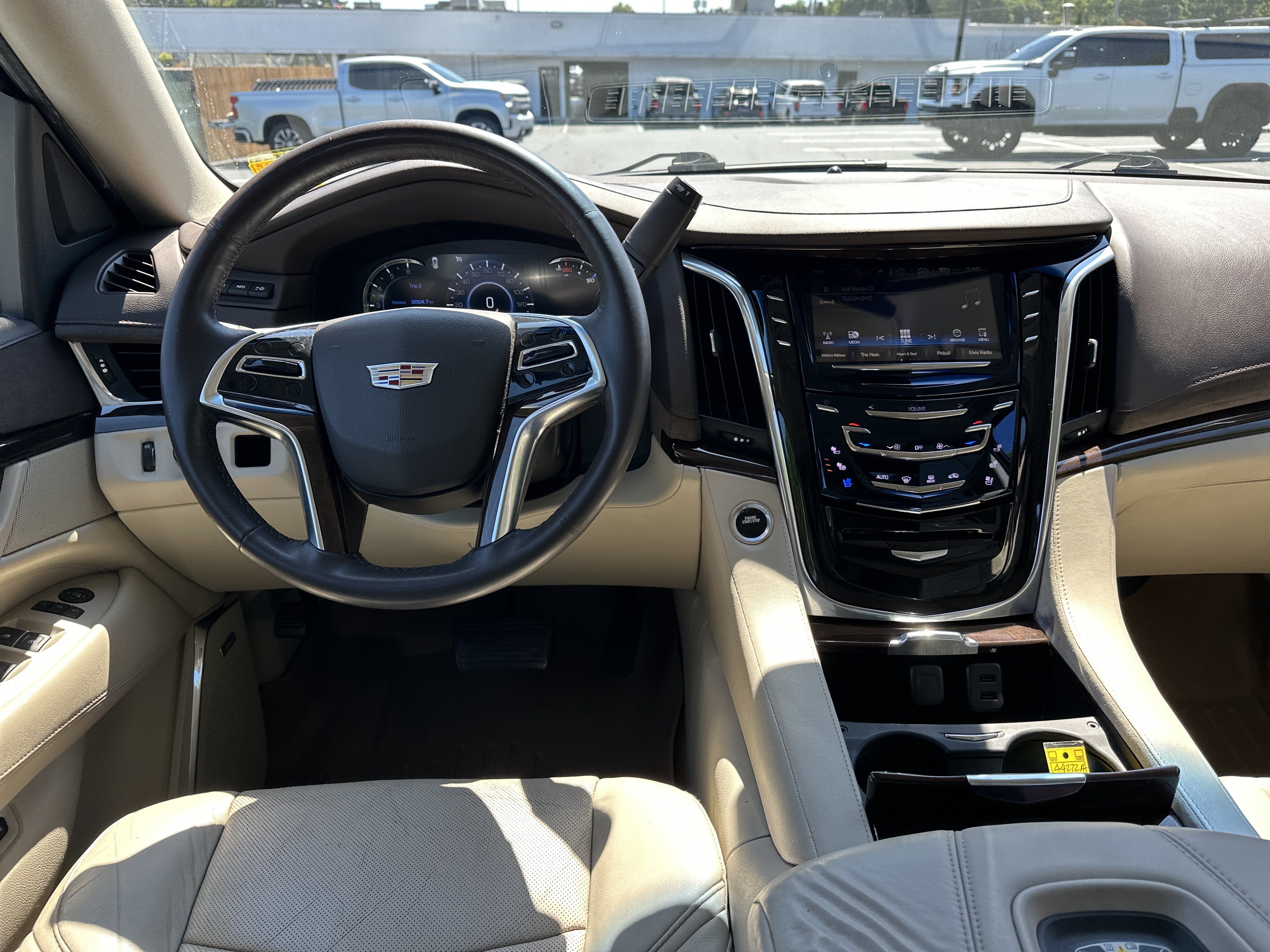 Used 2016 Cadillac Escalade ESV Luxury RWD image 18