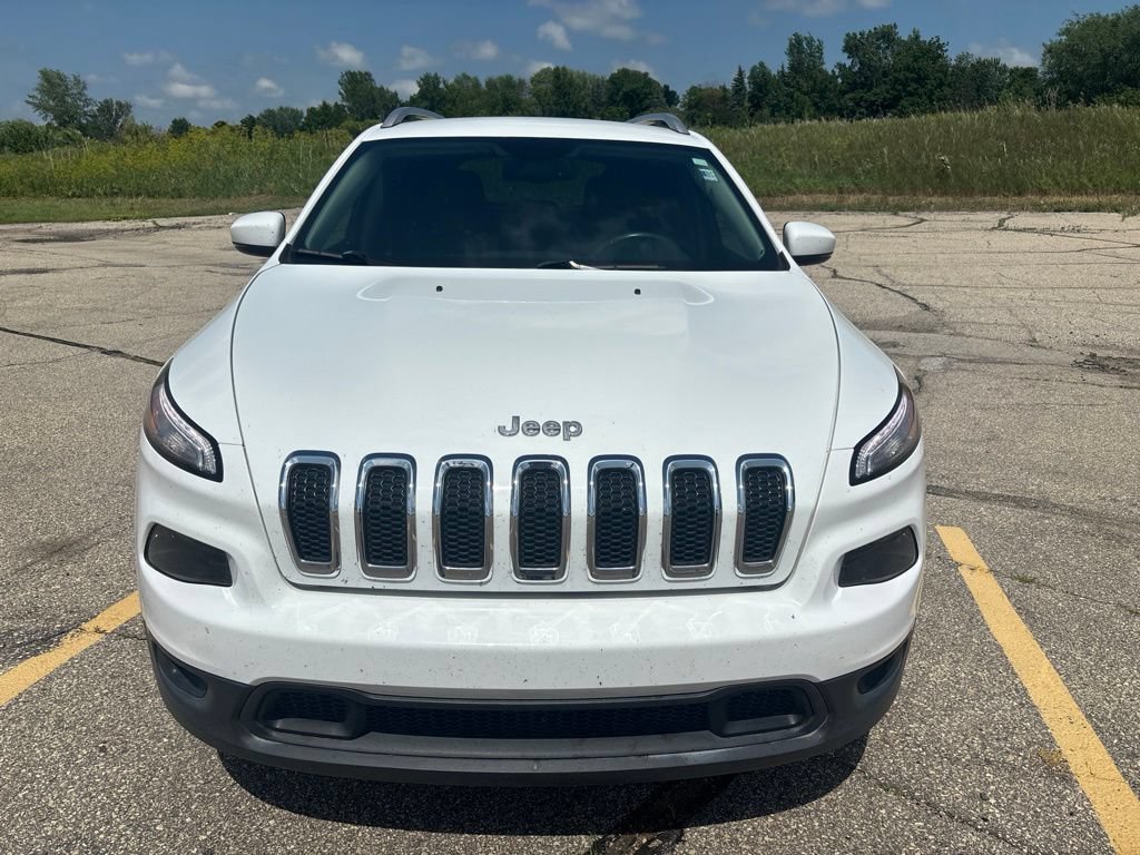 Used 2017 Jeep Cherokee Latitude w/ Comfort/Convenience Group FWD image 2
