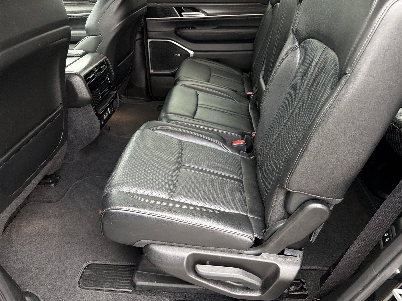 Used 2024 Jeep Wagoneer Series II w/ Flexible Seating Group RWD image 21