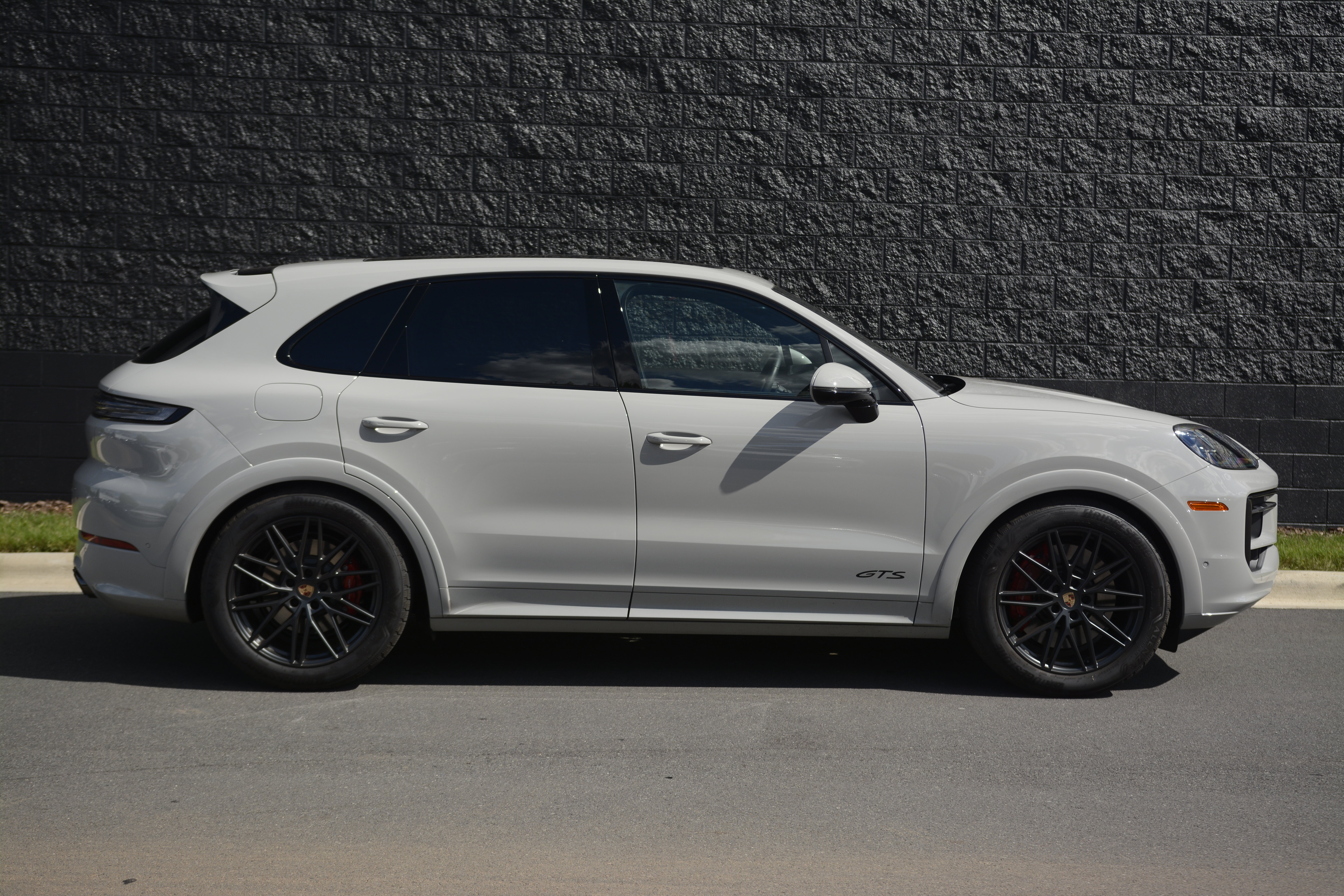 Certified 2026 Porsche Cayenne GTS AWD/4WD image 8
