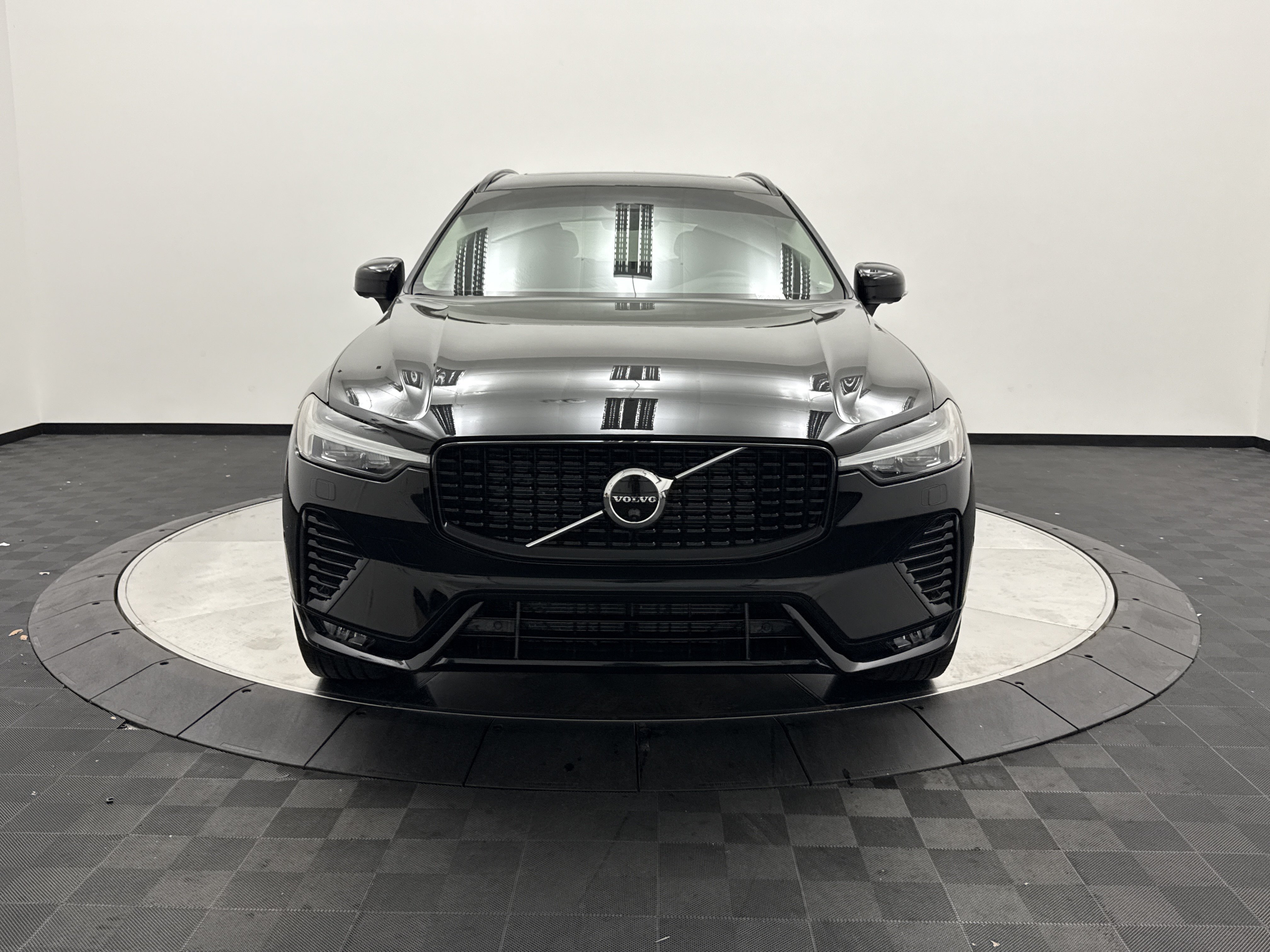 Certified 2023 Volvo XC60 B5 Plus w/ Climate Package FWD image 2