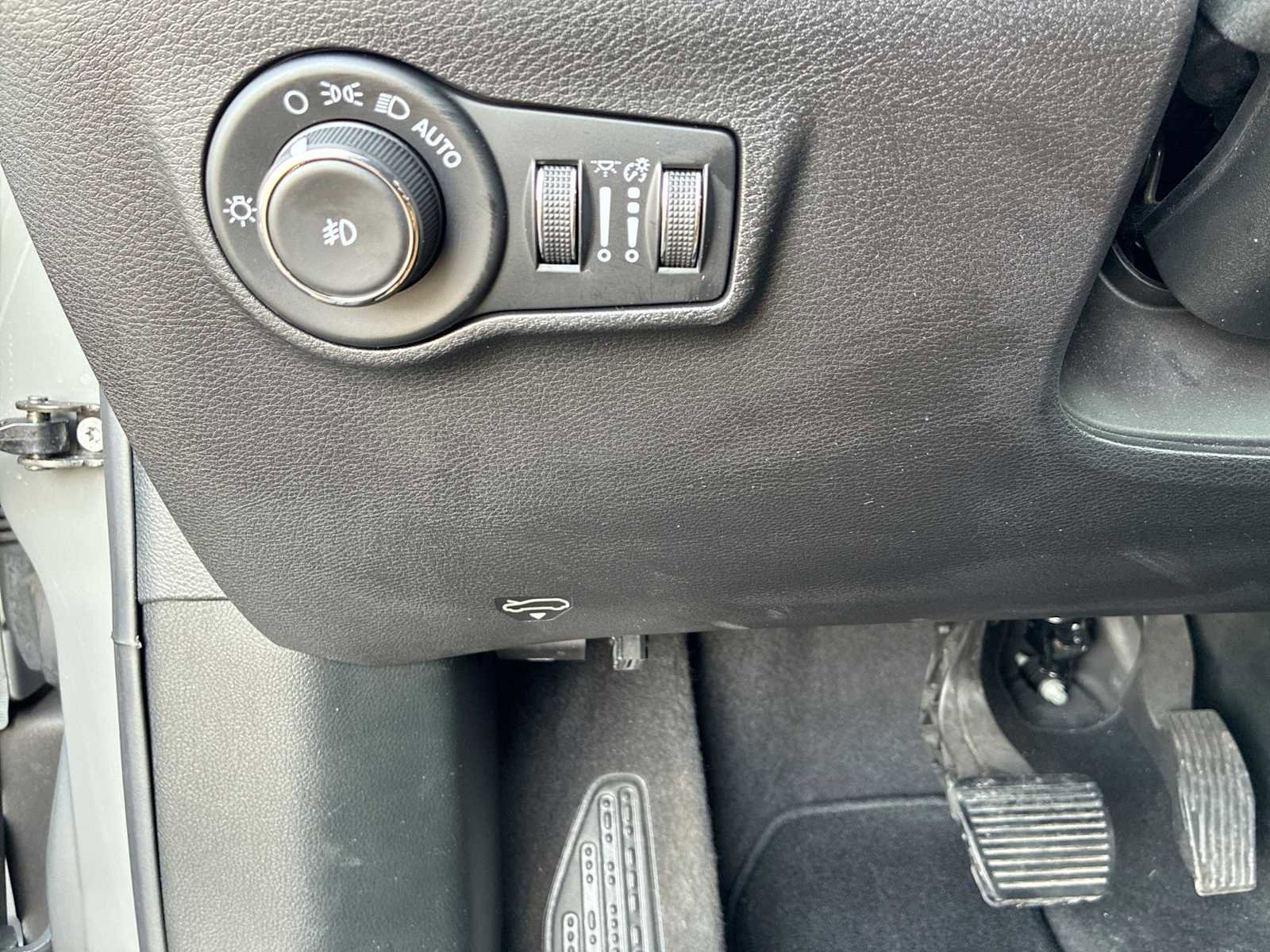Used 2022 Jeep Compass Limited image 17