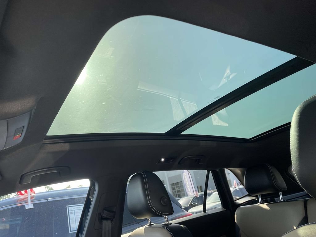 Certified 2021 Volkswagen Atlas Cross Sport SE w/ Panoramic Sunroof Package FWD image 17