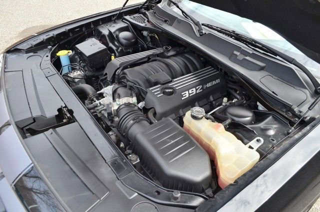 Used 2015 Dodge Challenger SRT w/ Technology Group image 38