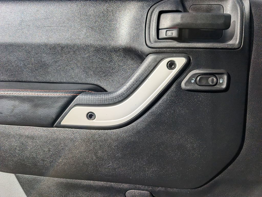 Used 2012 Jeep Wrangler Sahara image 12