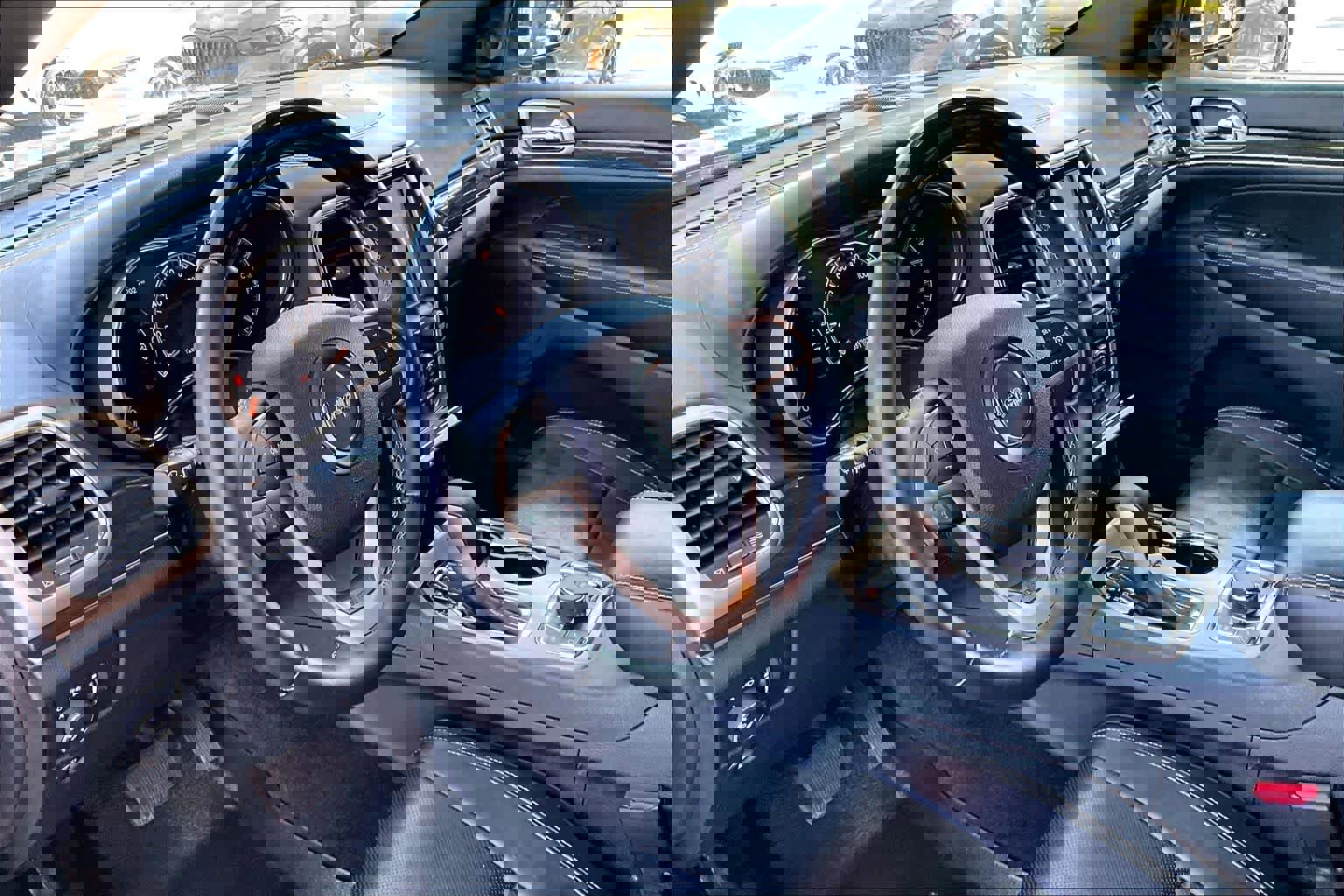 Used 2017 Jeep Grand Cherokee Overland image 18