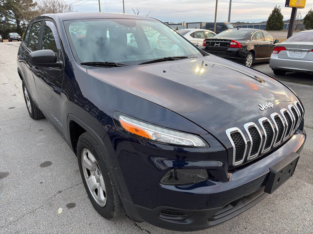 Used 2014 Jeep Cherokee Sport w/ Cold Weather Group AWD/4WD image 4