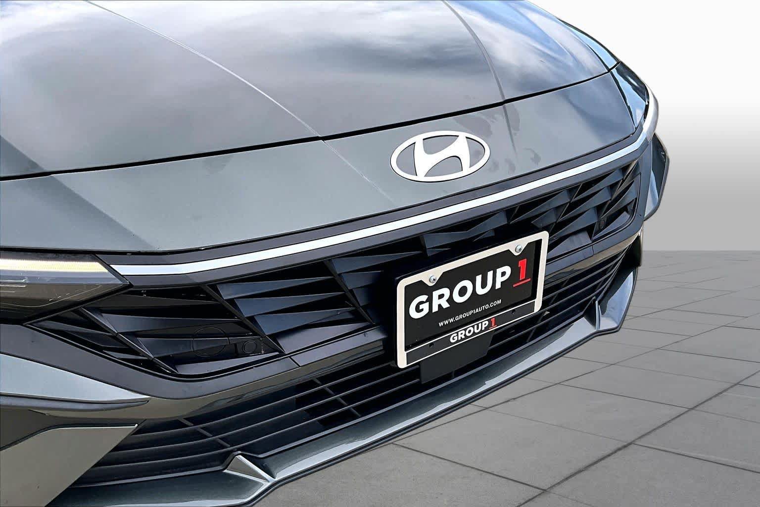 Used 2025 Hyundai Elantra Sport FWD image 28