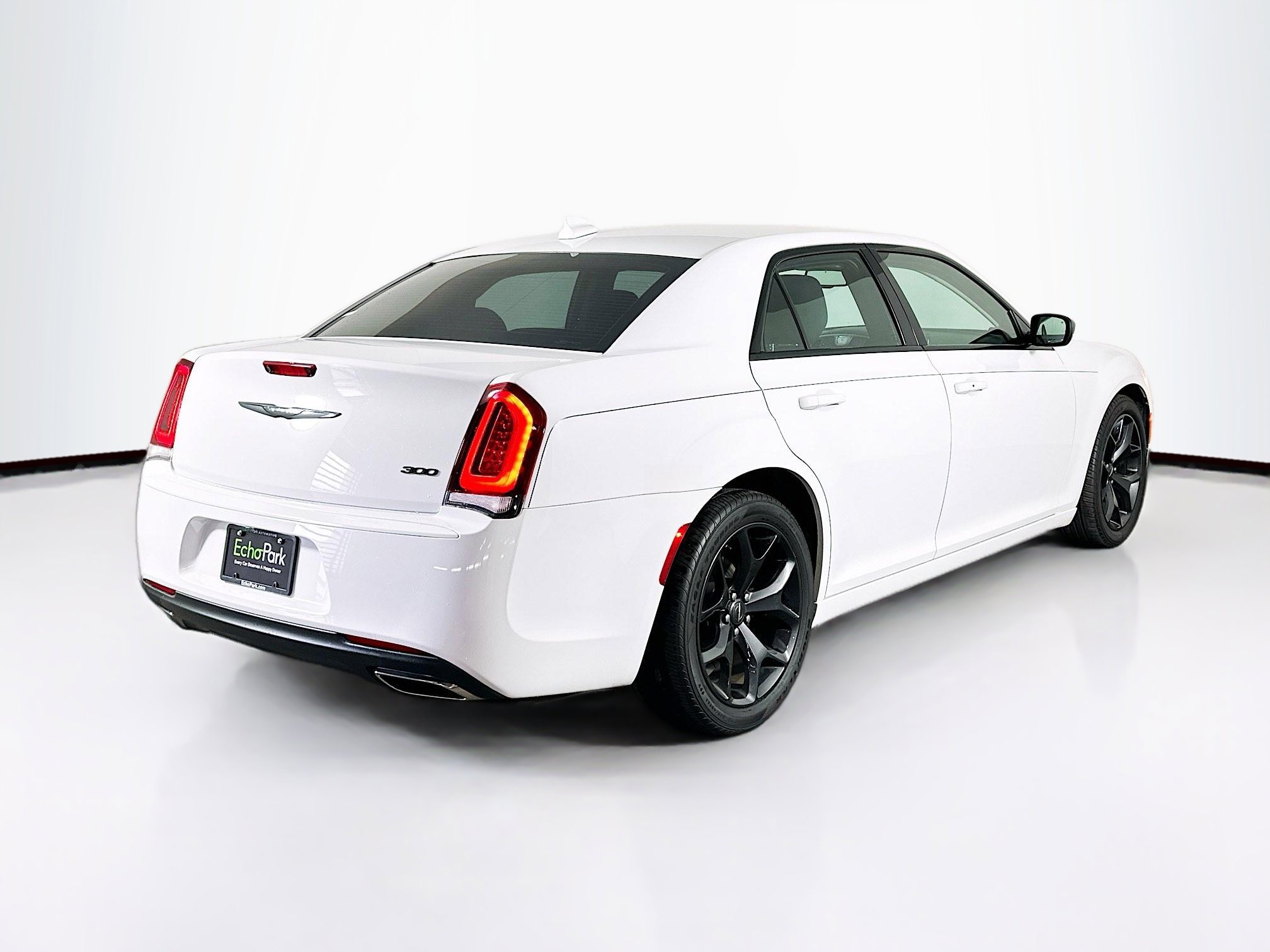 Used 2022 Chrysler 300 Touring w/ Sport Appearance Package image 9