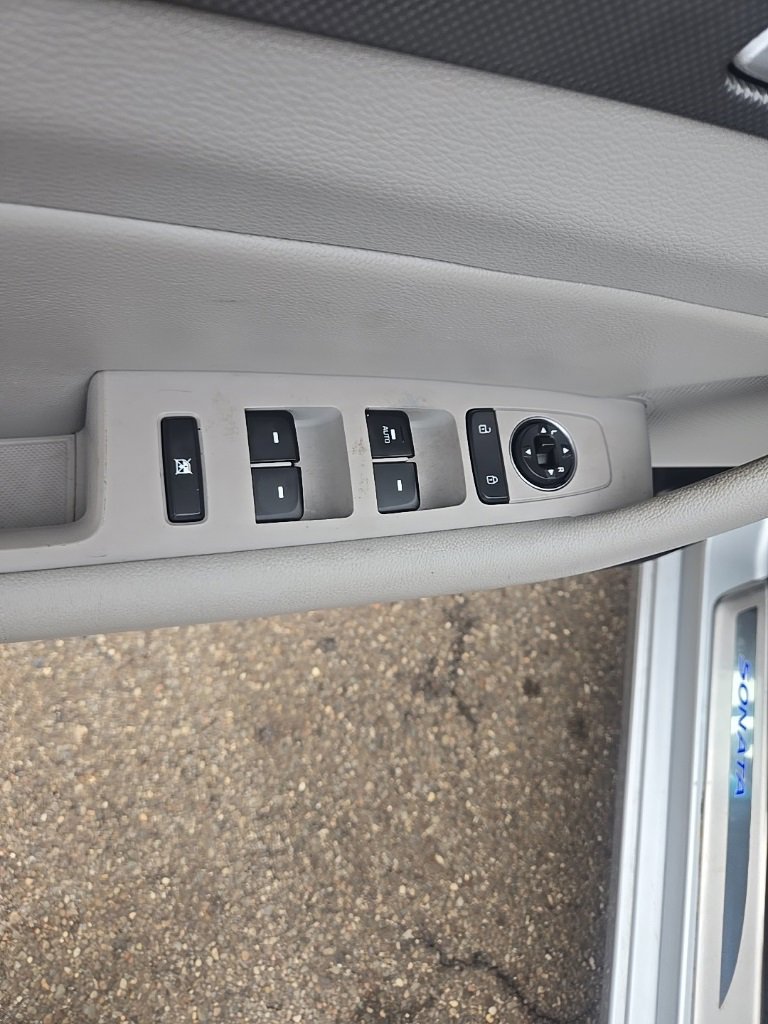 Used 2015 Hyundai Sonata SE w/ Option Group 09 image 11