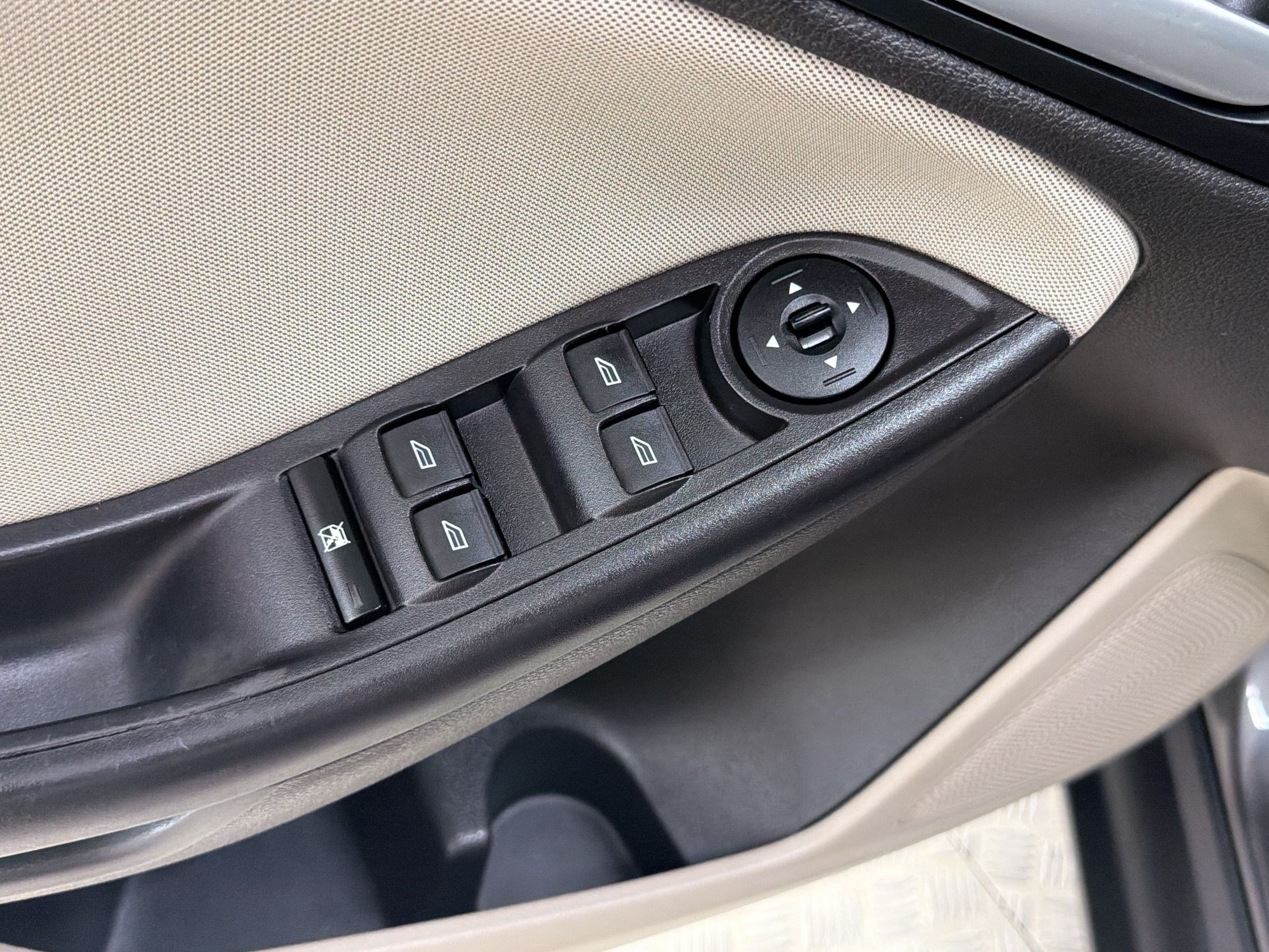 Used 2015 Ford Focus SE FWD image 23