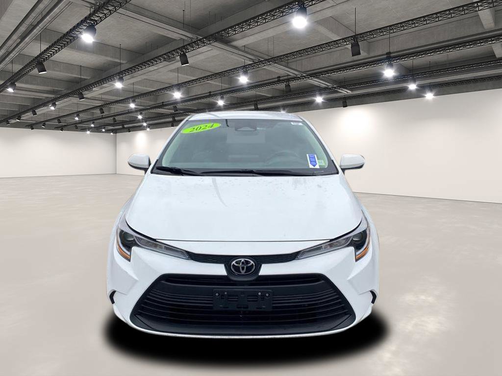 Used 2024 Toyota Corolla LE image 2