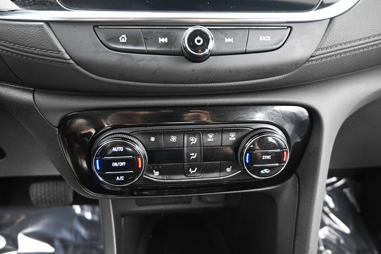 Used 2022 Buick Encore GX Select AWD/4WD image 19