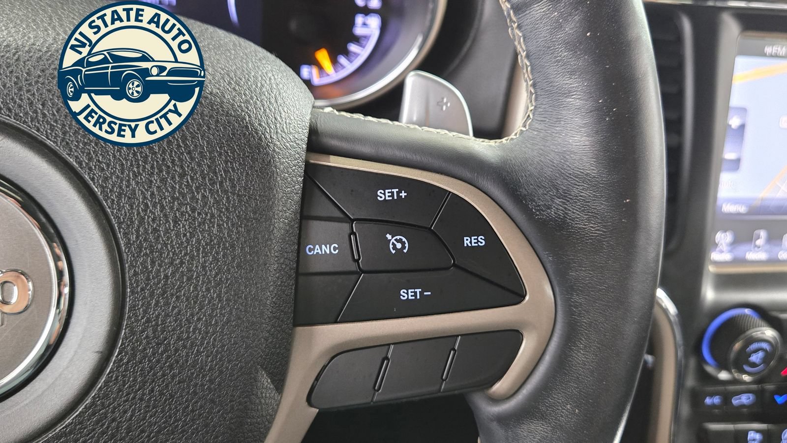 Used 2017 Jeep Grand Cherokee Overland AWD/4WD image 14