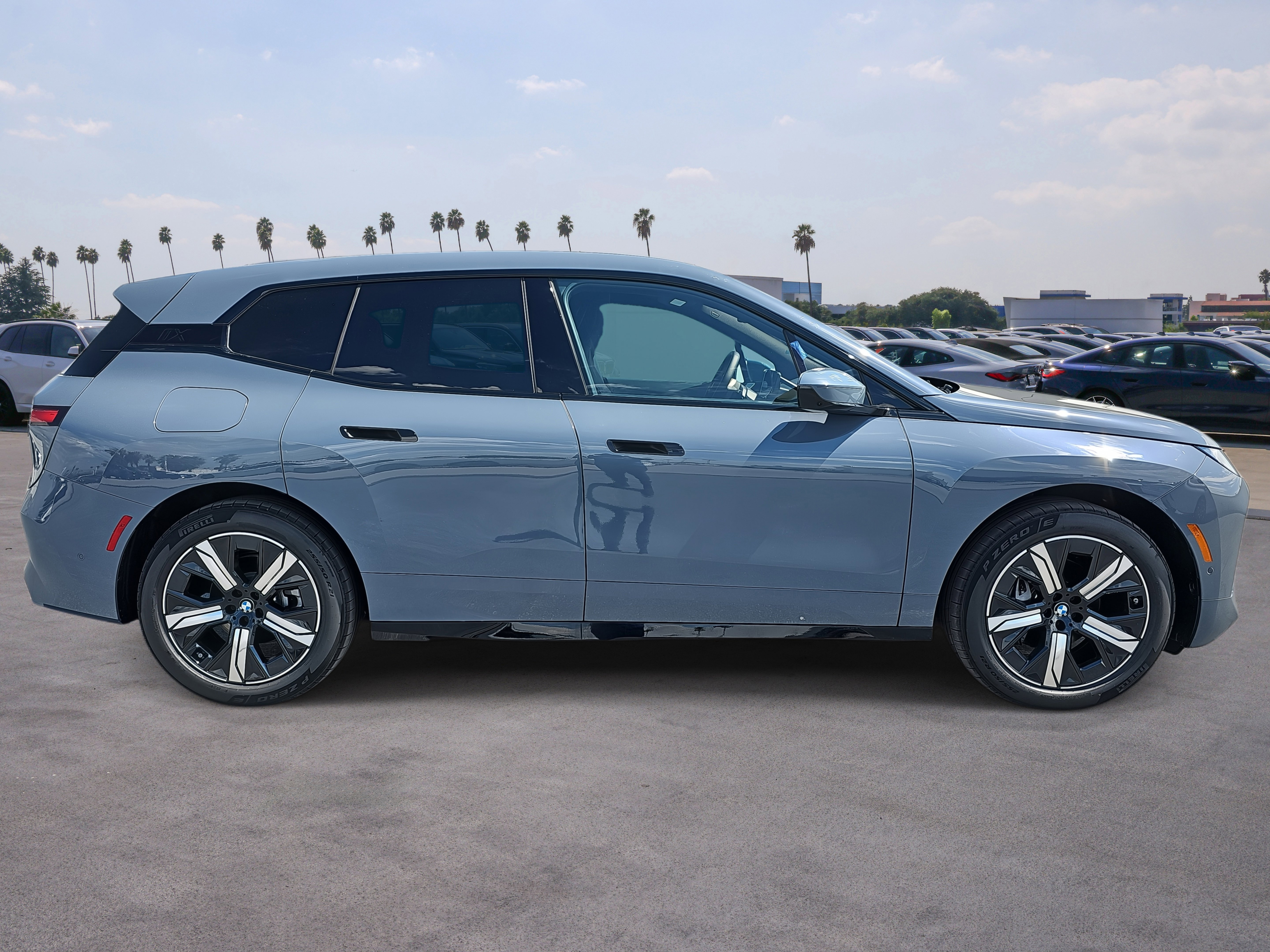 New 2026 BMW iX xDrive60 w/ Premium Package image 4