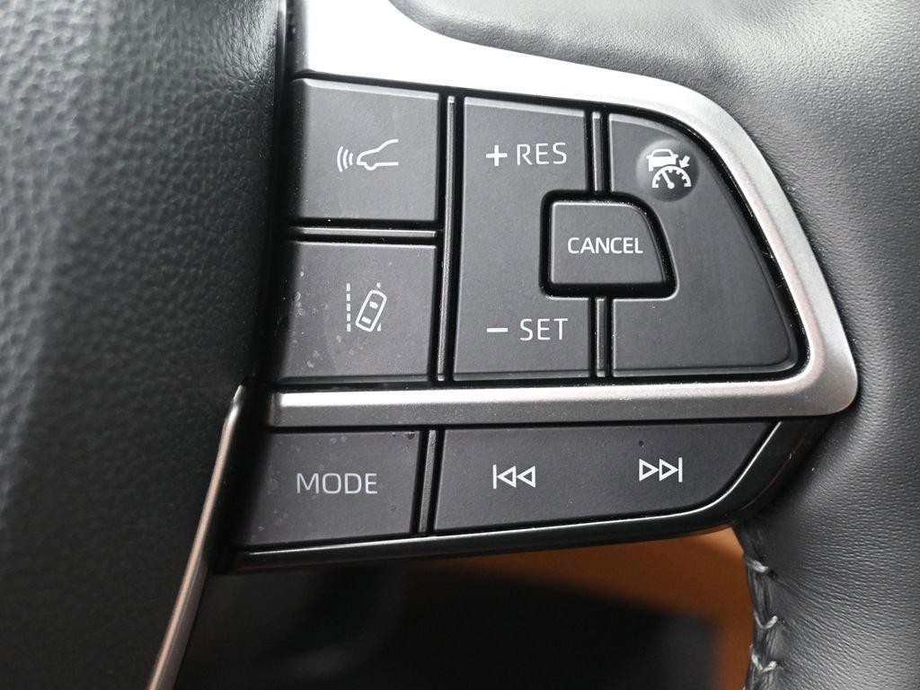 Certified 2025 Toyota Highlander Platinum image 21